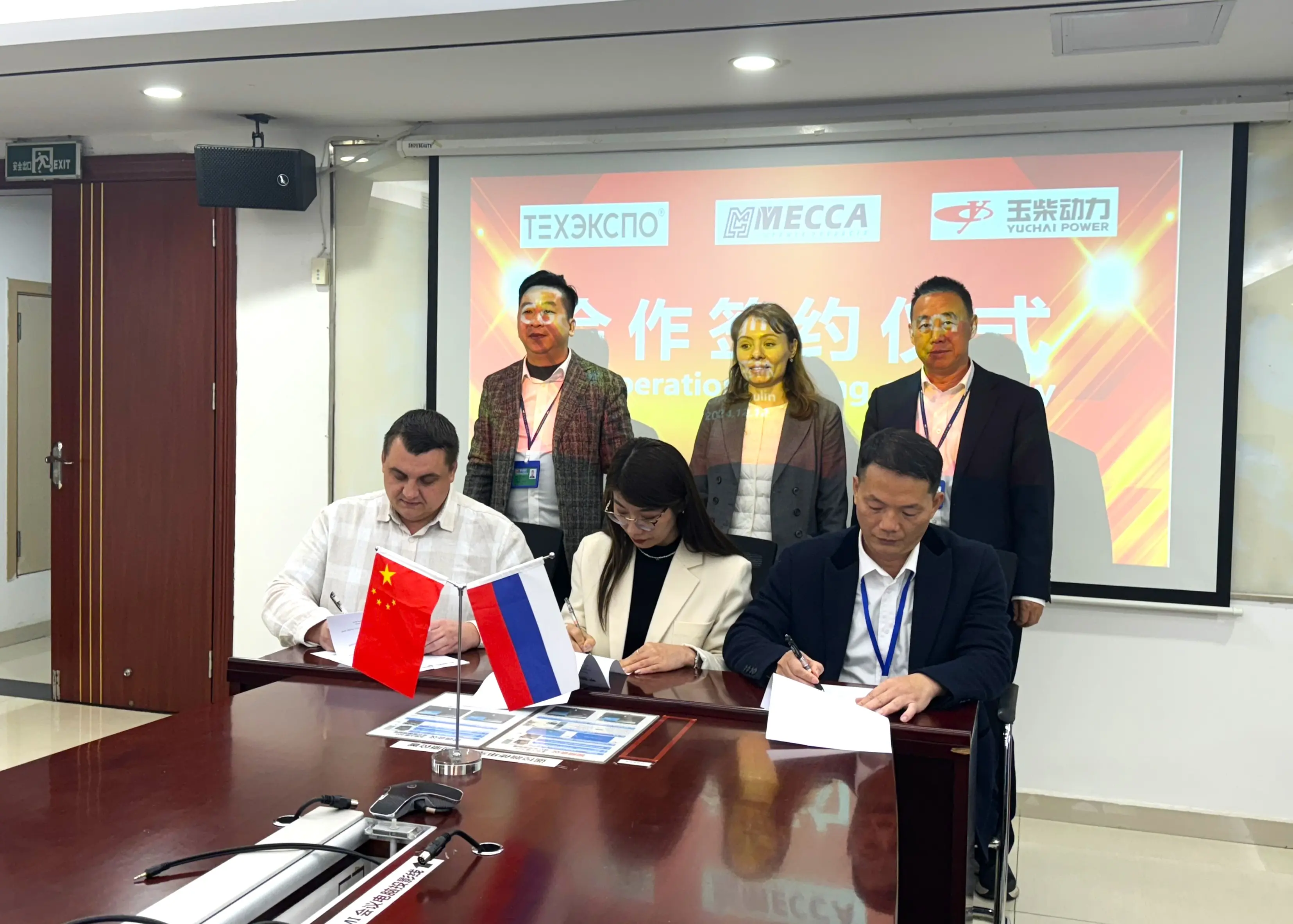 Контейнер с резервуаром для хранения масла.jpg