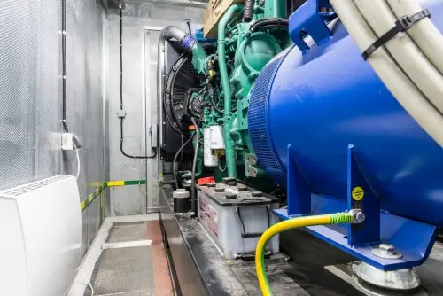 ДГУ мощностью 280 кВт в контейнере на шасси и ИБП 60 кВт для здания Администрации Мурманска – фото 17 из 80