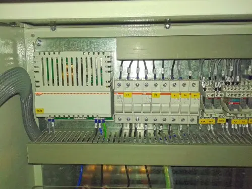 ДГУ мощностью 280 кВт в контейнере на шасси и ИБП 60 кВт для здания Администрации Мурманска – фото 50 из 80