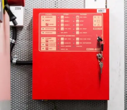 ДГУ мощностью 280 кВт в контейнере на шасси и ИБП 60 кВт для здания Администрации Мурманска – фото 25 из 80