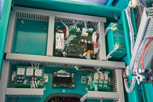 ДЭС Cummins C66D в кожухе мощностью 48 кВт с АВР для коттеджа в Курортном районе Санкт-Петербурга – фото 22 из 24