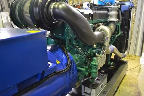 ДГУ мощностью 280 кВт в контейнере на шасси и ИБП 60 кВт для здания Администрации Мурманска – фото 13 из 80