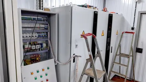 Автономный генерирующий центр (АГЦ) из трех ДГУ общей мощностью 3600 кВт для складского комплекса Wildberries – фото 10 из 93