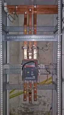 ДГУ мощностью 280 кВт в контейнере на шасси и ИБП 60 кВт для здания Администрации Мурманска – фото 56 из 80