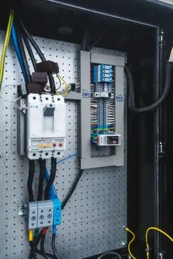 Дизель-генератор 100 кВт в кожухе с АВР для авторемонтной мастерской в Петербурге – фото 19 из 32