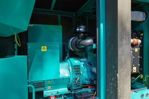 ДЭС Cummins C66D в кожухе мощностью 48 кВт с АВР для коттеджа в Курортном районе Санкт-Петербурга – фото 6 из 24