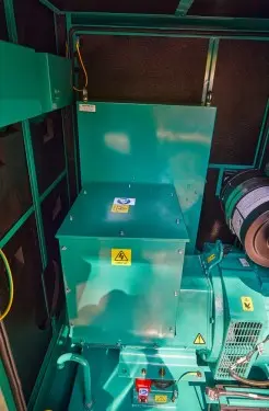 ДЭС Cummins C66D в кожухе мощностью 48 кВт с АВР для коттеджа в Курортном районе Санкт-Петербурга – фото 11 из 24