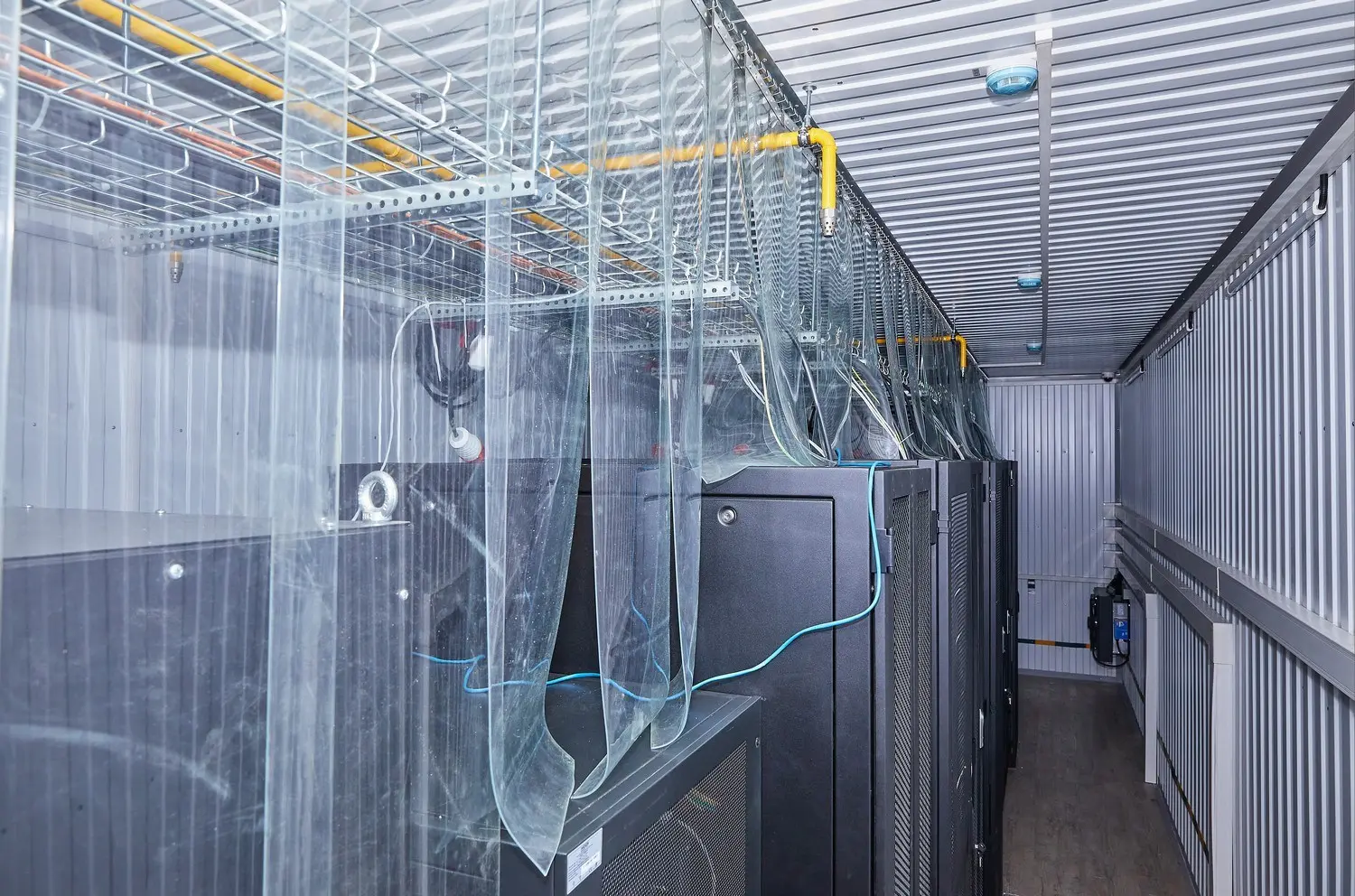 МЦОД для ИТ-оборудования мощностью 80 кВА (на 8 стоек) с ДГУ мощностью 160 кВт