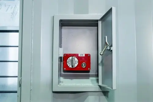 ДГУ мощностью 280 кВт в контейнере на шасси и ИБП 60 кВт для здания Администрации Мурманска – фото 34 из 80