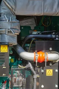 ДЭС Cummins C66D в кожухе мощностью 48 кВт с АВР для коттеджа в Курортном районе Санкт-Петербурга – фото 8 из 24