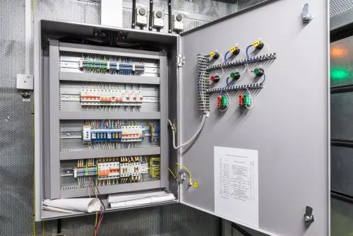 ДГУ мощностью 280 кВт в контейнере на шасси и ИБП 60 кВт для здания Администрации Мурманска – фото 30 из 80