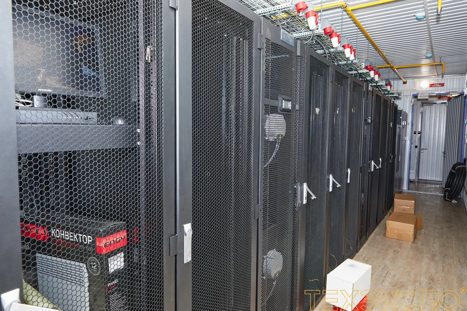 МЦОД для ИТ-оборудования мощностью 80 кВА (на 8 стоек) с ДГУ мощностью 160 кВт