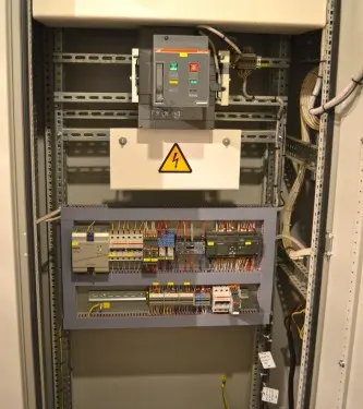 ДГУ мощностью 280 кВт в контейнере на шасси и ИБП 60 кВт для здания Администрации Мурманска – фото 65 из 80