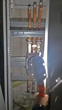 ДГУ мощностью 280 кВт в контейнере на шасси и ИБП 60 кВт для здания Администрации Мурманска – фото 53 из 80