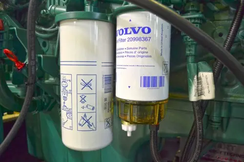 ДГУ мощностью 280 кВт в контейнере на шасси и ИБП 60 кВт для здания Администрации Мурманска – фото 12 из 80