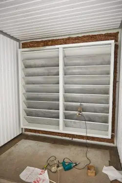 Контейнер типа «Север» 10 м  с камерами шумоглушения и конструкцией для снижения шума глушителей ДГУ для НПО Петровакс Фарм – фото 13 из 27