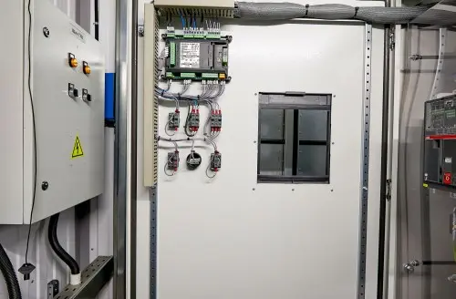 ДГУ Cummins 640 кВт для погрузочного крана в Мурманске – фото 16 из 23