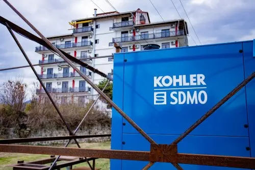 Дизель-генератор SDMO 320 кВт кожухе для отеля Апсара в Абхазии – фото 9 из 17