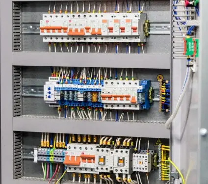 ДГУ мощностью 280 кВт в контейнере на шасси и ИБП 60 кВт для здания Администрации Мурманска – фото 21 из 80