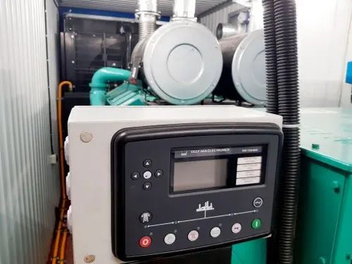 Передвижная ДЭС Cummins 800 кВт с топливным баком на 3000 л в Норильск для переработки лома цветных металлов – фото 11 из 27