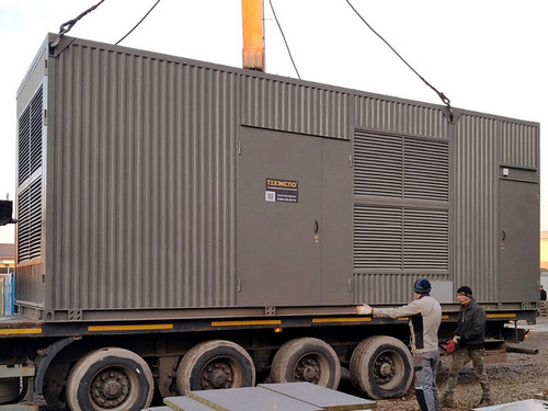 Дизельная электростанция 1000 кВт Cummins в контейнере на шасси