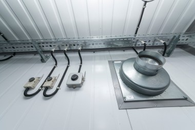 Контейнер из сэндвич панелей – фото 8 из 10