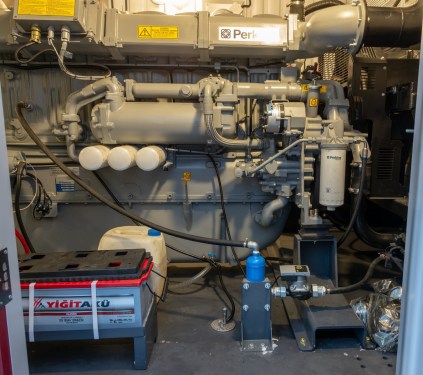 ДГУ 818 кВт с британским двигателем Perkins и генератором Stamford в контейнере для ТРК PLAZMA в Мурманске – фото 57 из 70