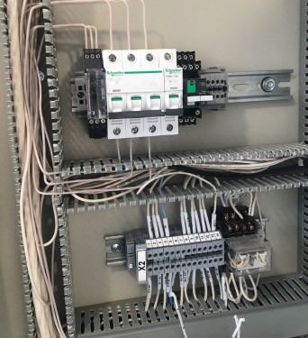 Автономный генерирующий центр (АГЦ) из трех ДГУ общей мощностью 3600 кВт для складского комплекса Wildberries – фото 65 из 93