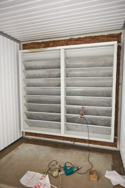 Контейнер типа «Север» 10 м  с камерами шумоглушения и конструкцией для снижения шума глушителей ДГУ для НПО Петровакс Фарм – фото 13 из 27