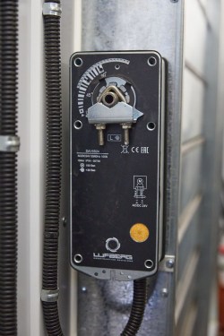 Автономный генерирующий центр (АГЦ) из трех ДГУ общей мощностью 3600 кВт для складского комплекса Wildberries – фото 47 из 93